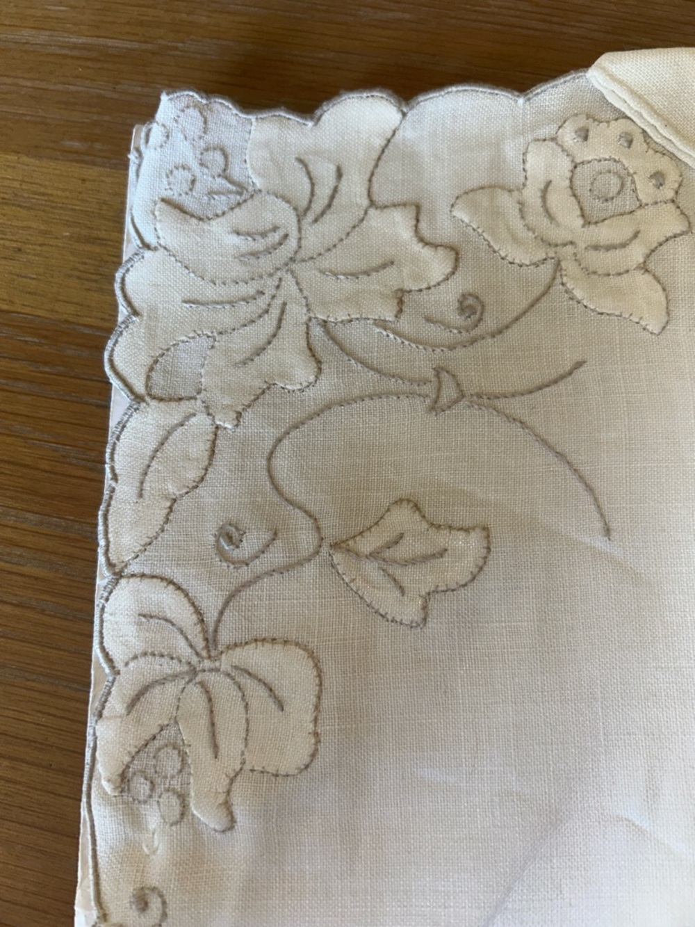 Vintage hand Embroidered Ivory Floral linen four matching placemats in napkins